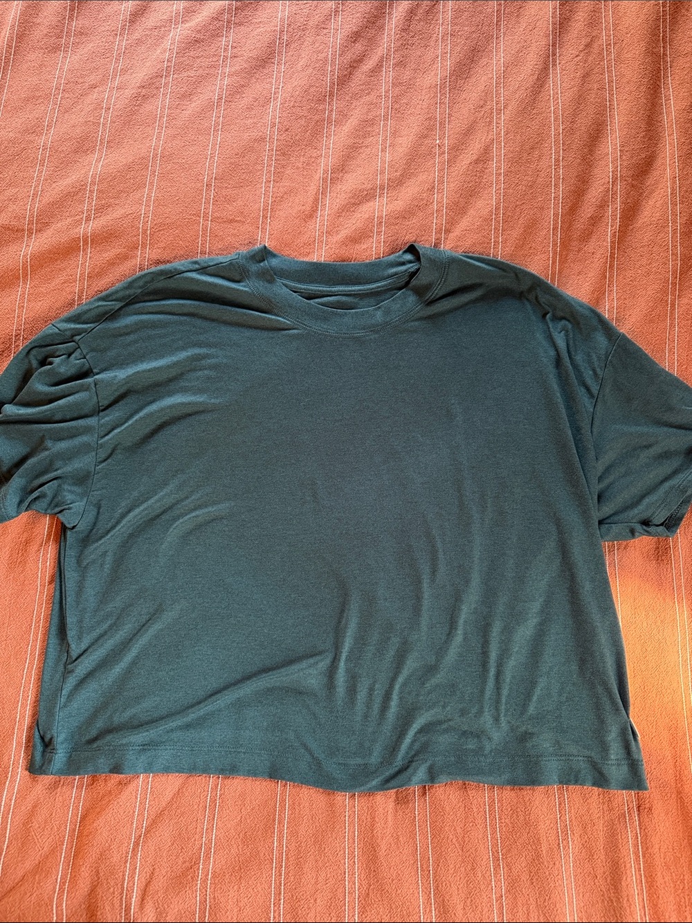 Vuori Short-Sleeve Crew Tee in Teal Green